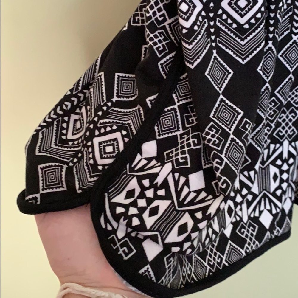 Geometric pattern romper - Picture 4 of 5